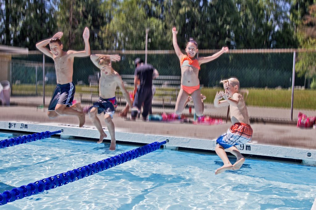 Kids jumping into Spani Pool